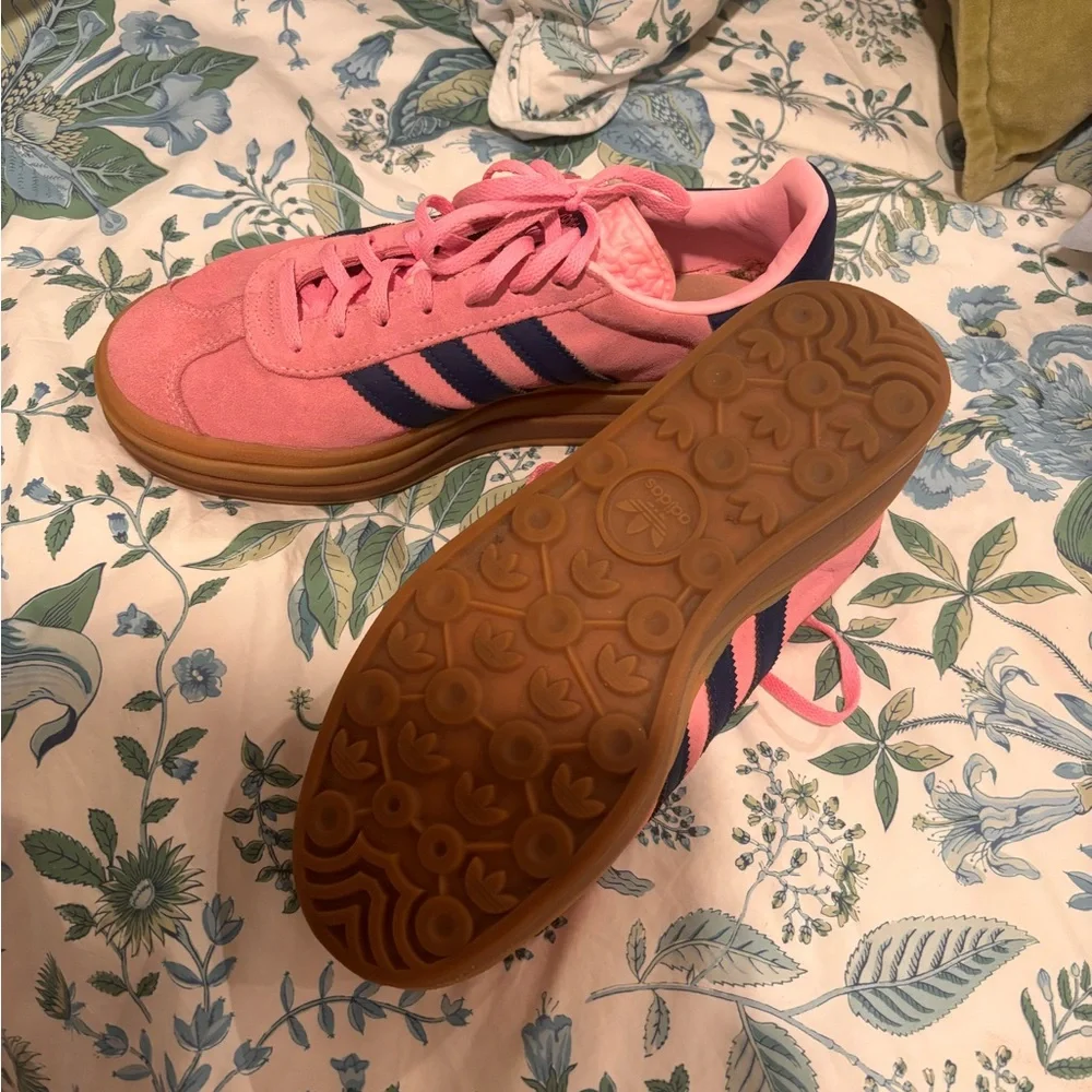 Adidas Women's Gazelle Pink and Navy Sneakers - Picture 8 of 9